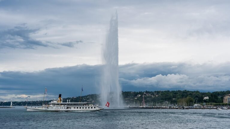 découvrez la vie nocturne animée de genève : bars branchés, clubs élégants, concerts et événements pour profiter au maximum de vos soirées dans la ville suisse.